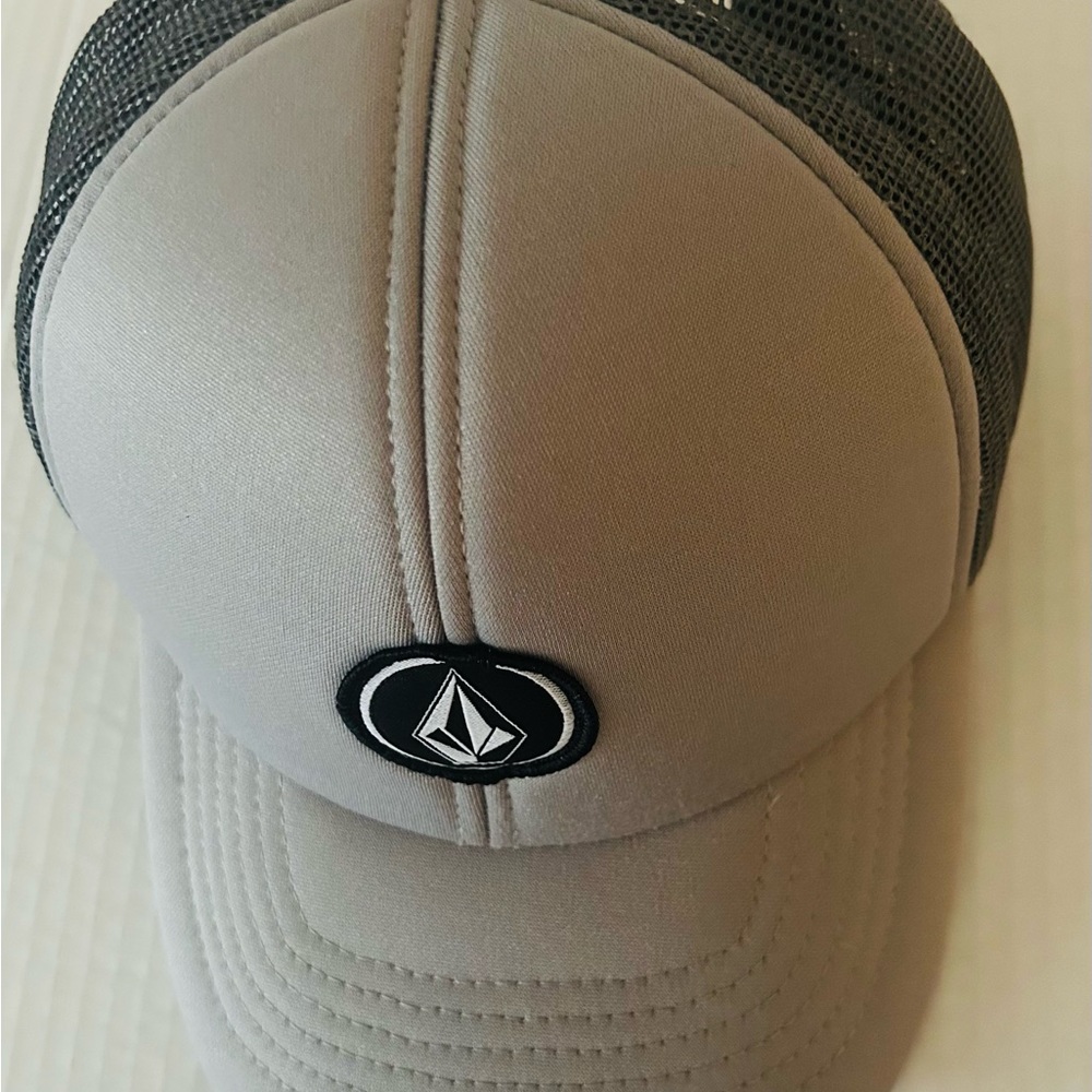VOLCOM Gray Adjustable Snapback w/ darker shade of Gray Mesh Back.